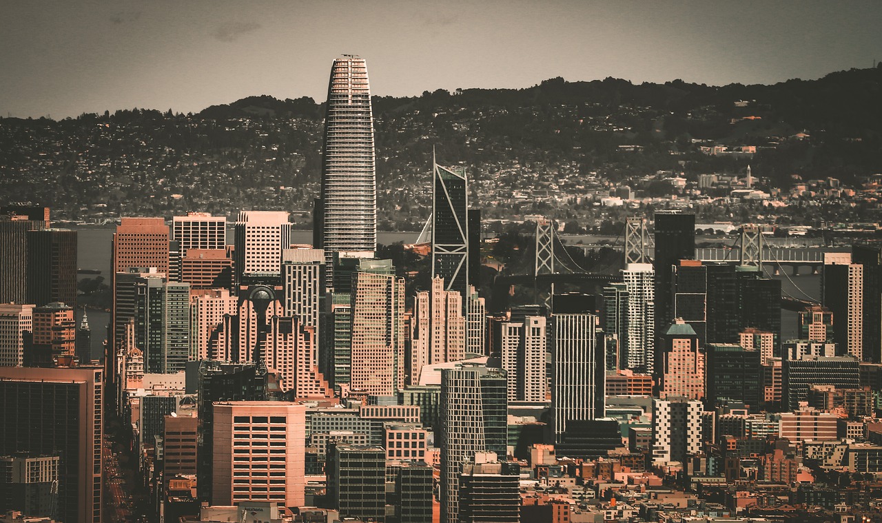 以微弱优势 以微弱优势