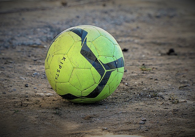 10 - 9夺冠！囧哥赛季决赛三杀小特，捧起第十座奖杯，收获15万大奖.