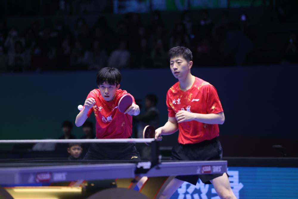 勇士狂胜马刺42分！波杰姆斯基27分闪耀，库里13+6轻松带队.